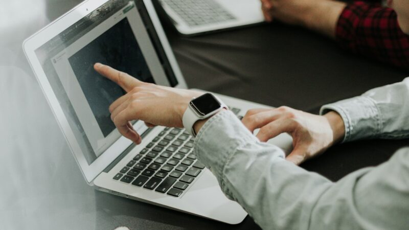 AI検索で「選ばれる店舗」になるための、実在性を証明する3つの鍵
